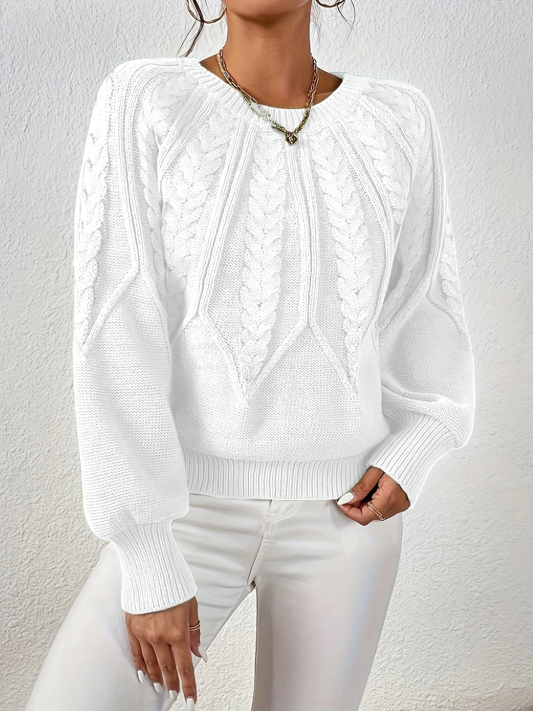 Comfortable Cable Knit Sweater for Women with Round Neck Balloon Sleeve Cropped Oversized Style