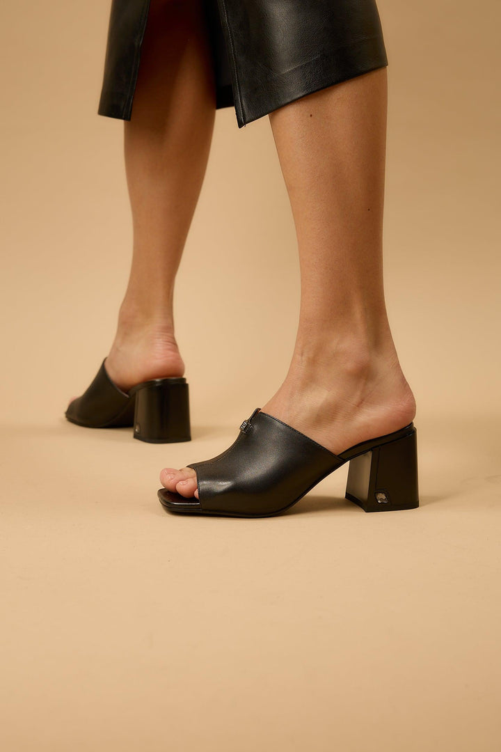 Evita Black