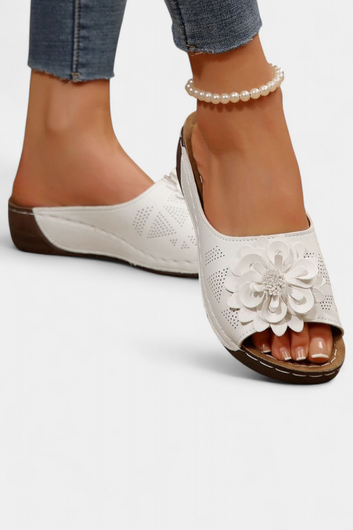 Rich orthopedic sandals with 3D flower and cushion