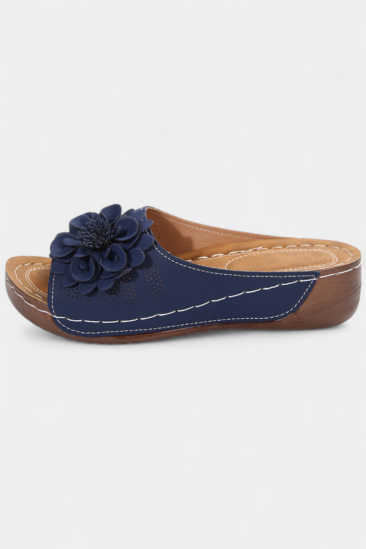Rich orthopedic sandals with 3D flower and cushion