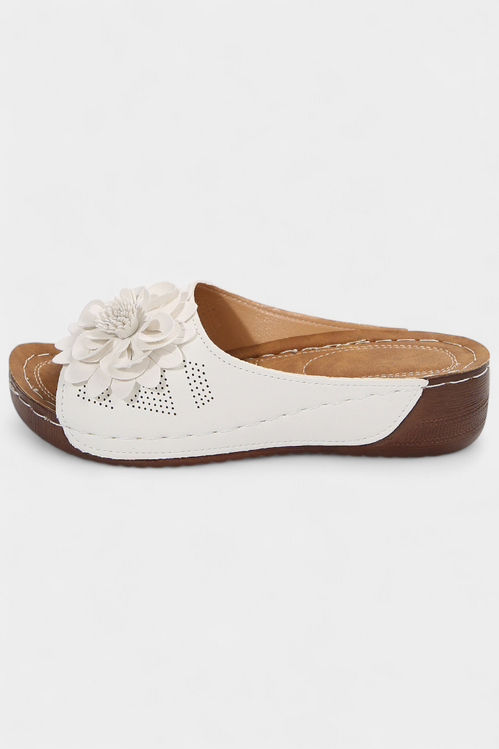 Rich orthopedic sandals with 3D flower and cushion