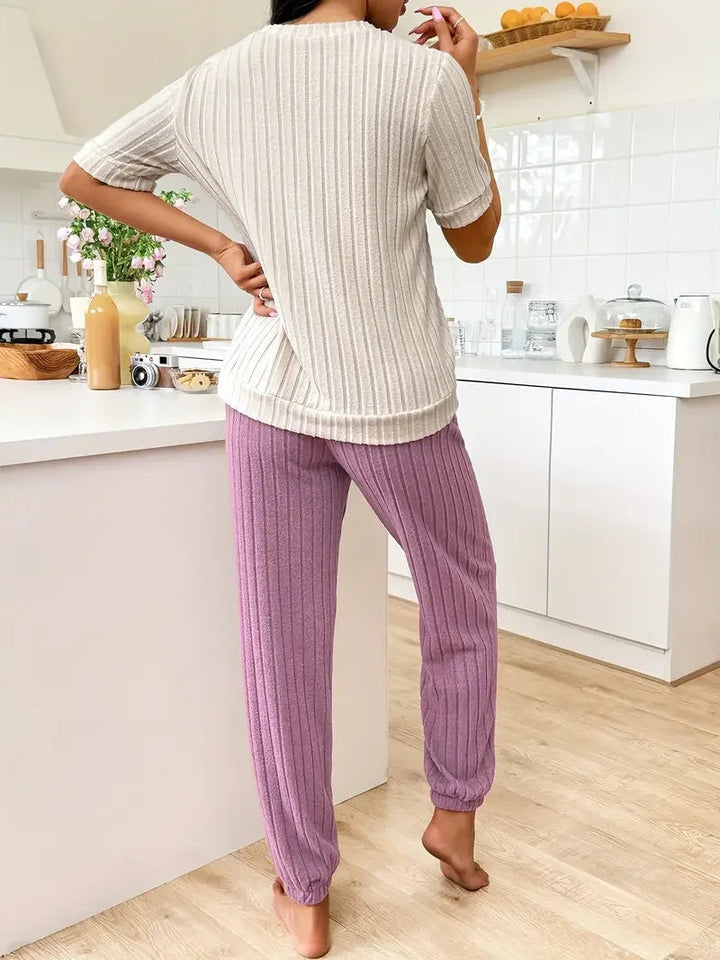 Comfortable Purple Heart Print Pajama Set for Women with Round Neck Short Sleeve Ribbed Knit Jogger Style